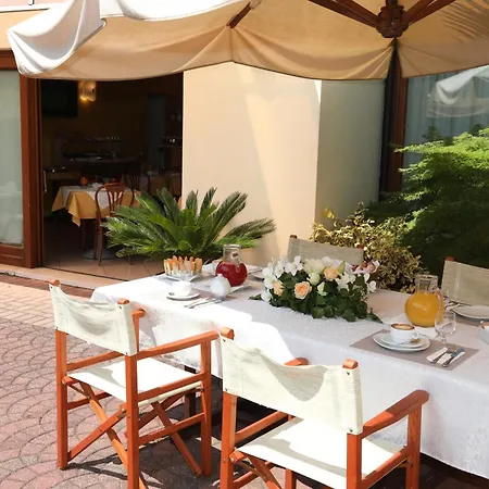 Hotel Cris Mestre