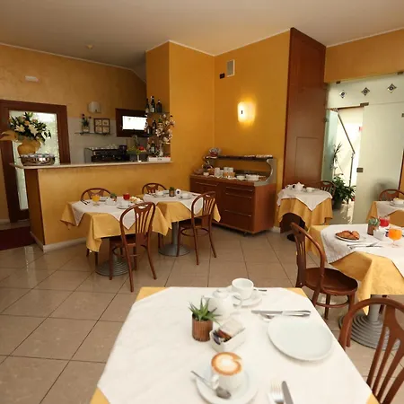 Cris Hotel 3*